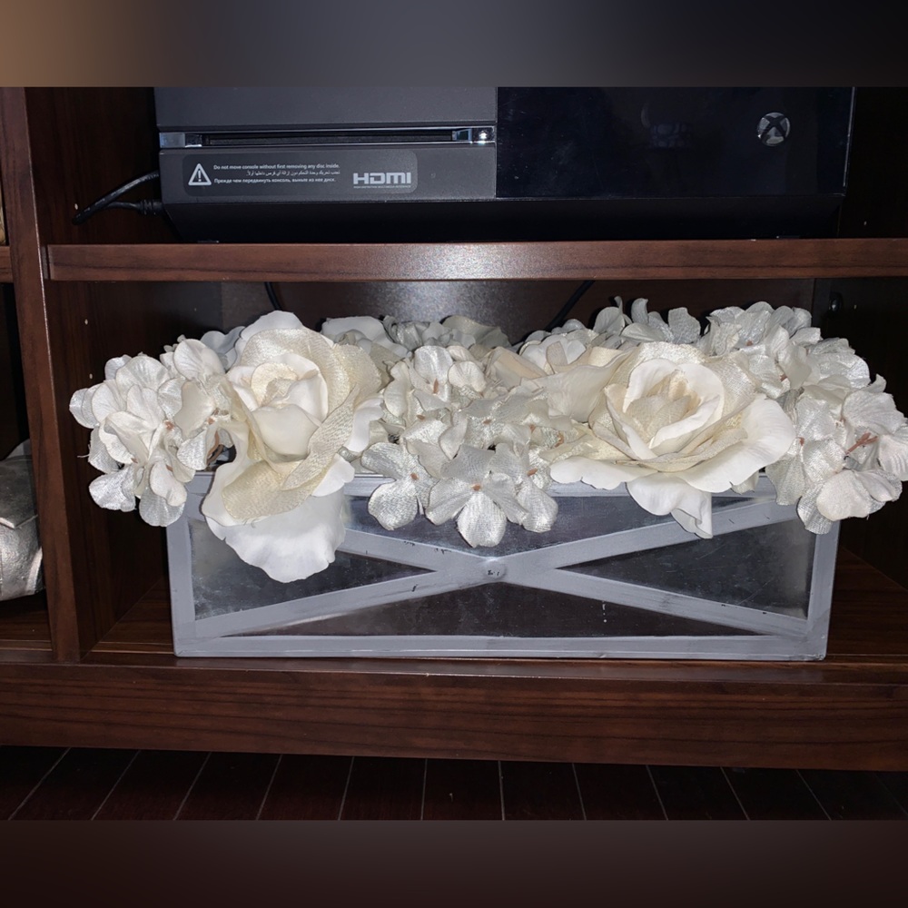 Flower decor - Picture 3 of 3